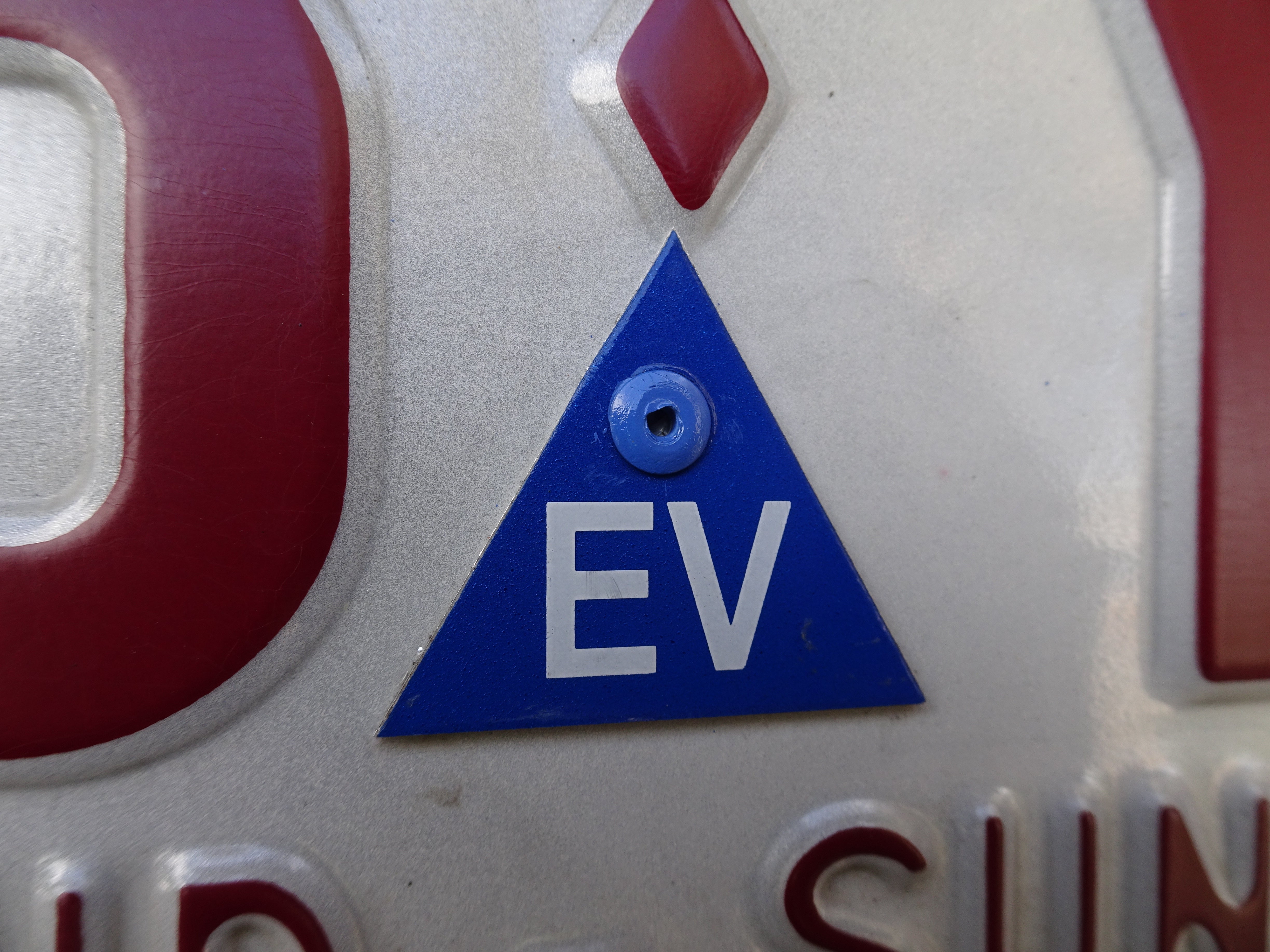 EV Triangle with colour matched rivet – EAST COAST EV